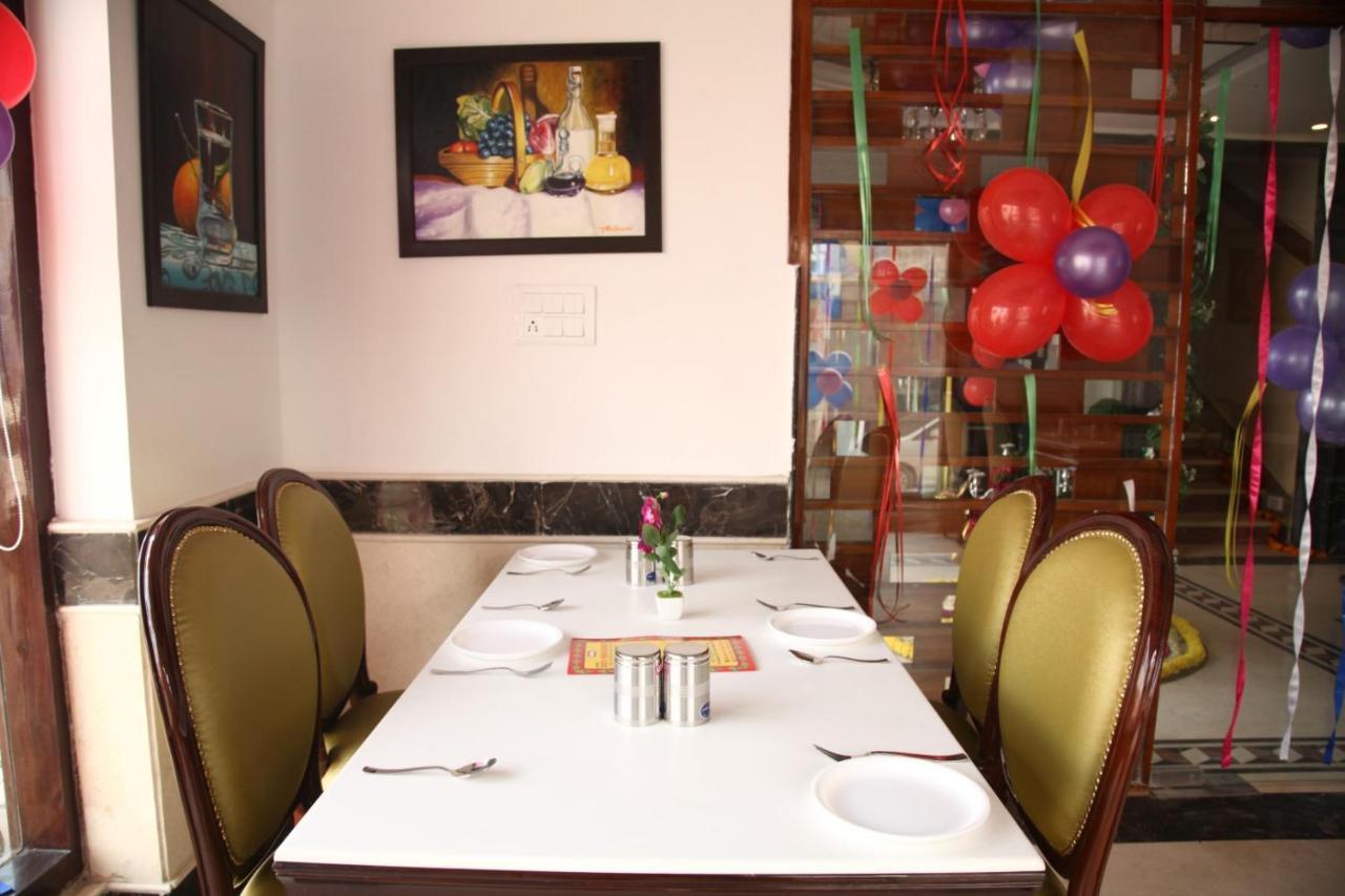 Hotel Dev Residency Vrindāvan 외부 사진